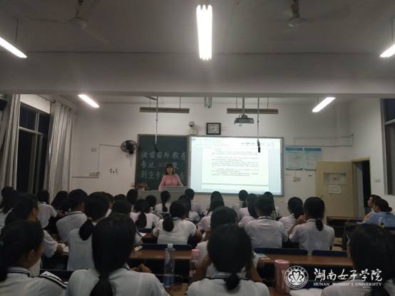 专业带头人彭红亮老师做专业介绍.jpg