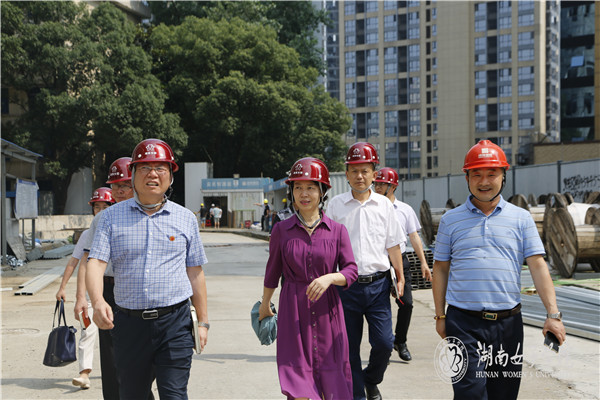 校党委书记杨兰英、校长胡穗调研实验实训楼项目建设情况