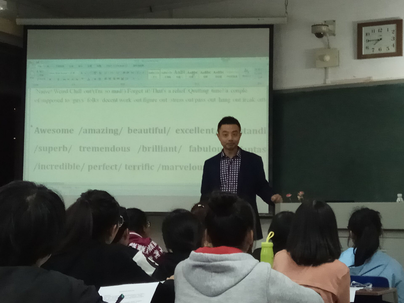 老师为我们上课.jpg