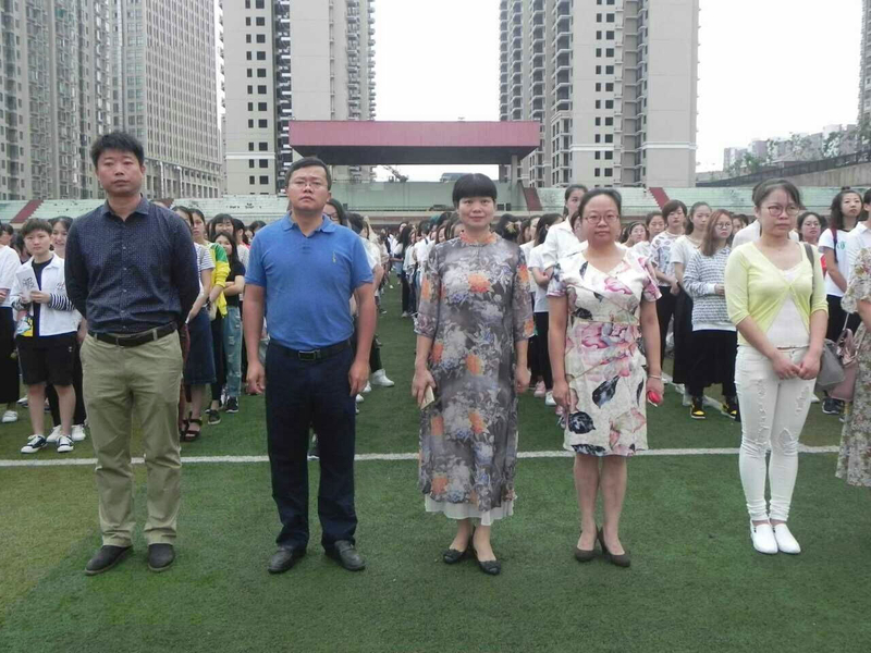 蒋校长升旗仪式正面.jpg