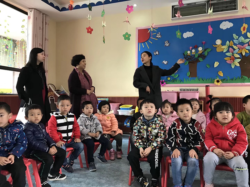 参观宾鑫创办的爱丁堡幼儿园1.png