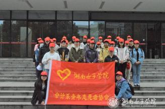 会计系校图书馆青年志愿者在行动