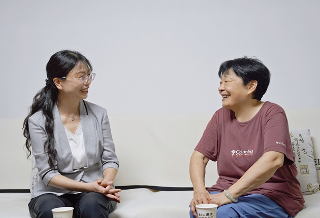 校领导带队走访慰问老党员