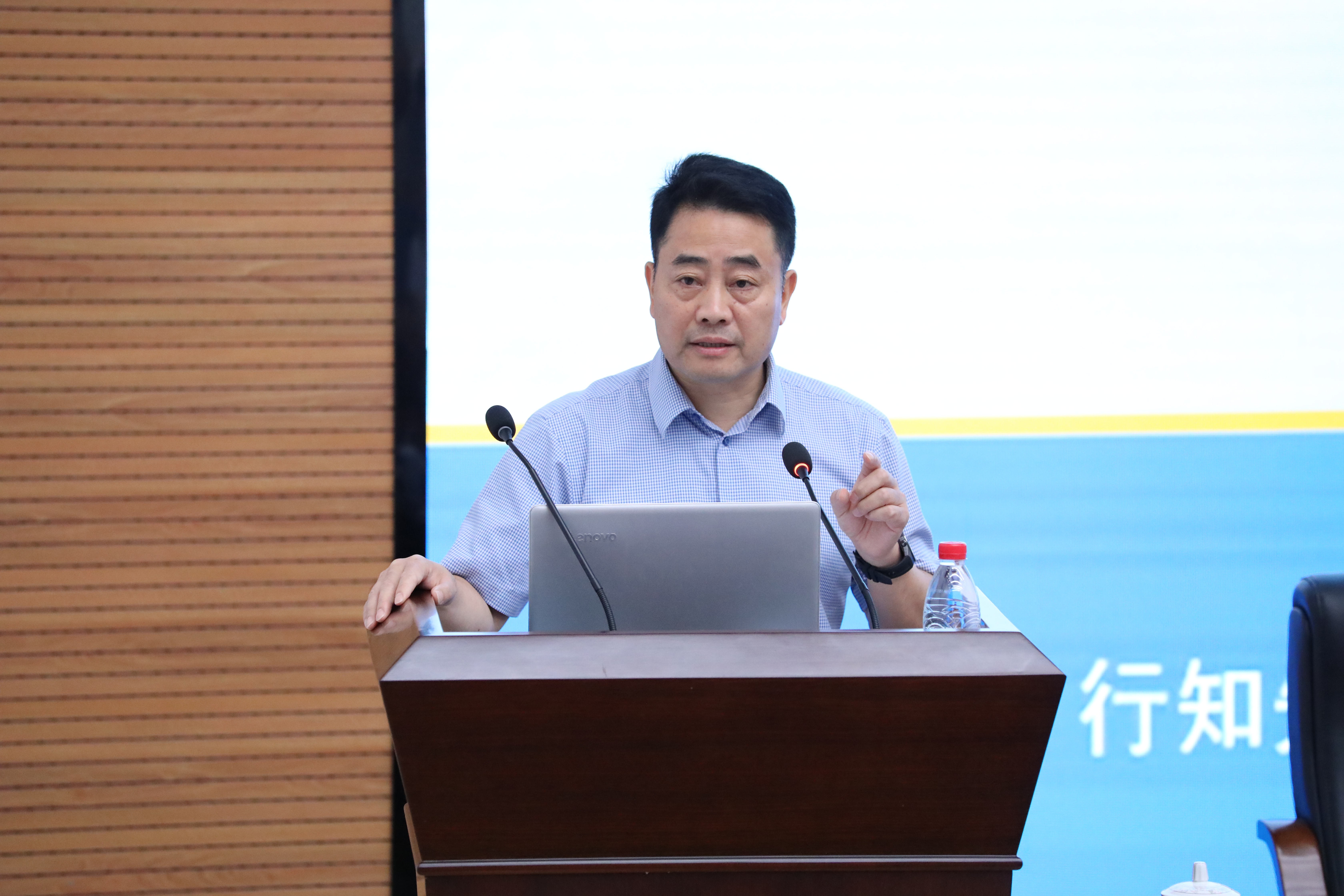 南京晓庄学院党委副书记、校长张志华为我校2025年干部培训班作专题辅导