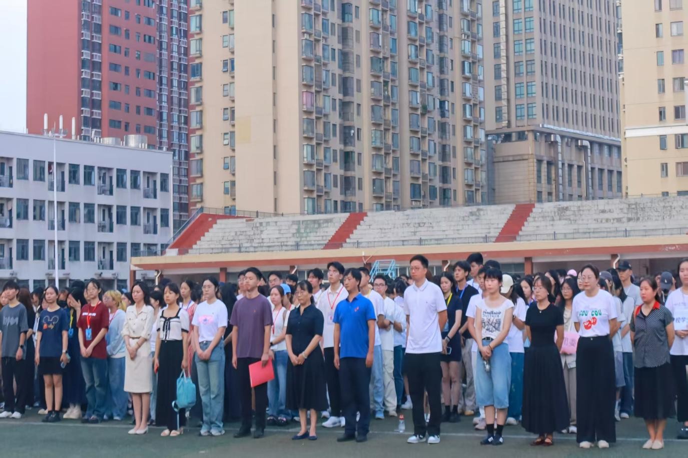 以笃行担当强国之责，用实干书写青春答卷——湖南女子学院2025年秋季新学期第一次升旗仪式