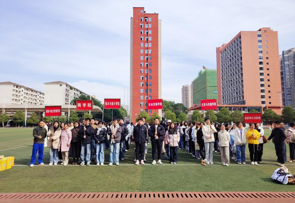 凝心聚力拉满劲 绳系青春绽芳华——“一站式”学生社区拔河友谊