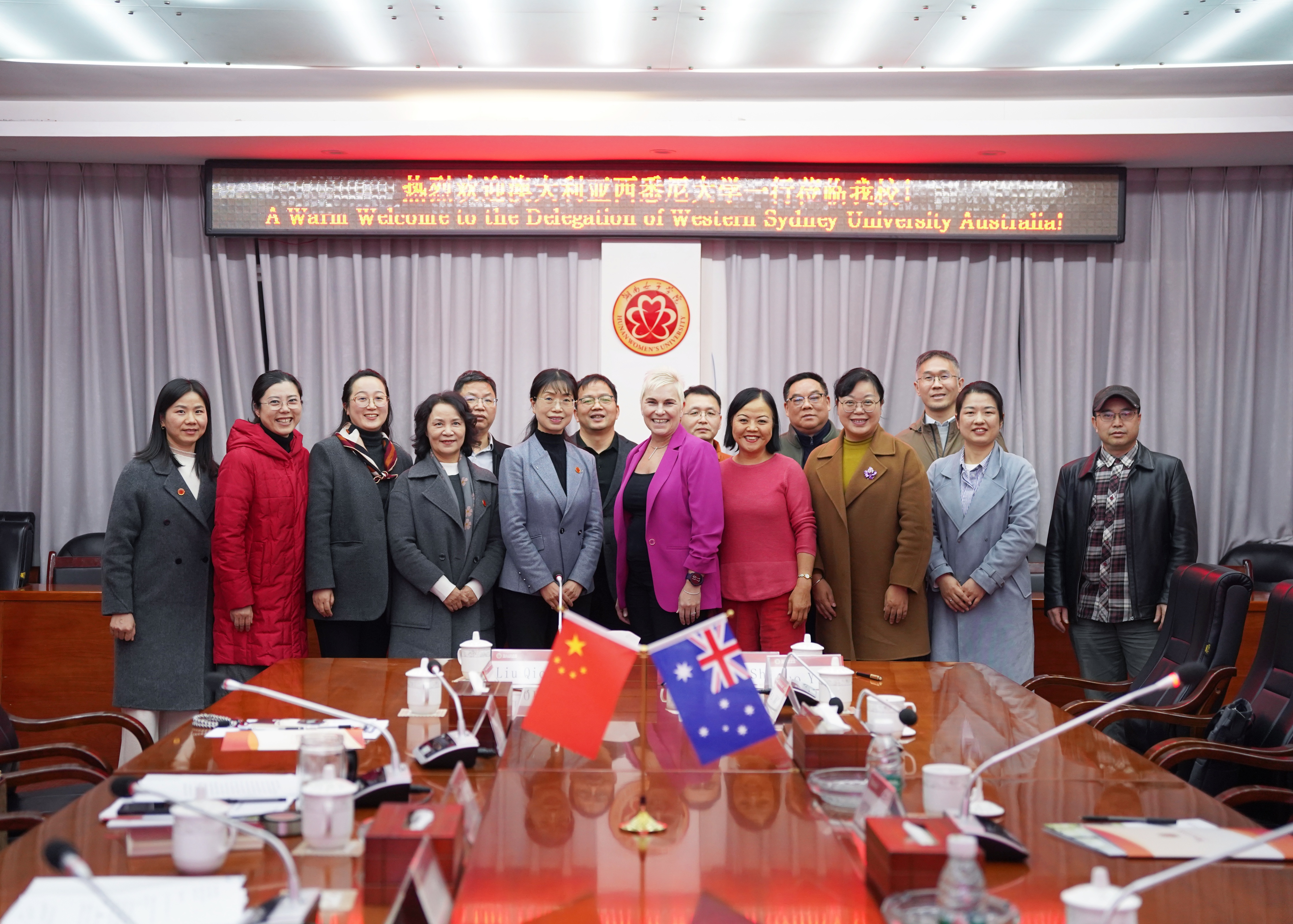 12月4日，澳大利亚西悉尼大学妮可琳·默多克教授一行来校访问