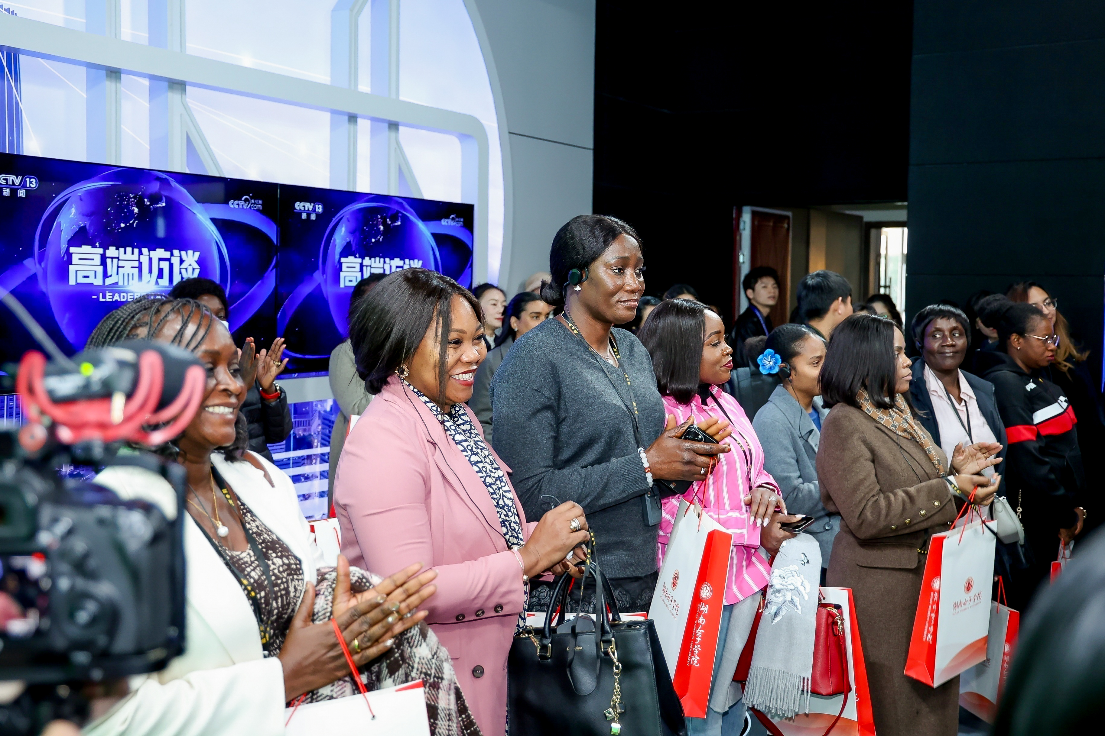 驻华女外交官看中国·湖南行——湖南女子学院交流活动