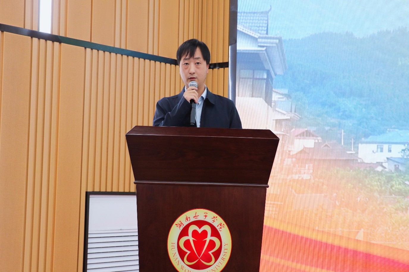 湖南女子学院2025年大学生暑期社会实践表彰大会隆重召开