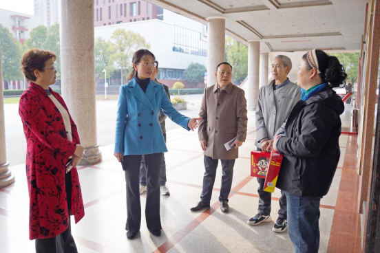 岁寒送暖情更浓 新春慰问暖人心——学校领导除夕前看望慰问一线值守人员