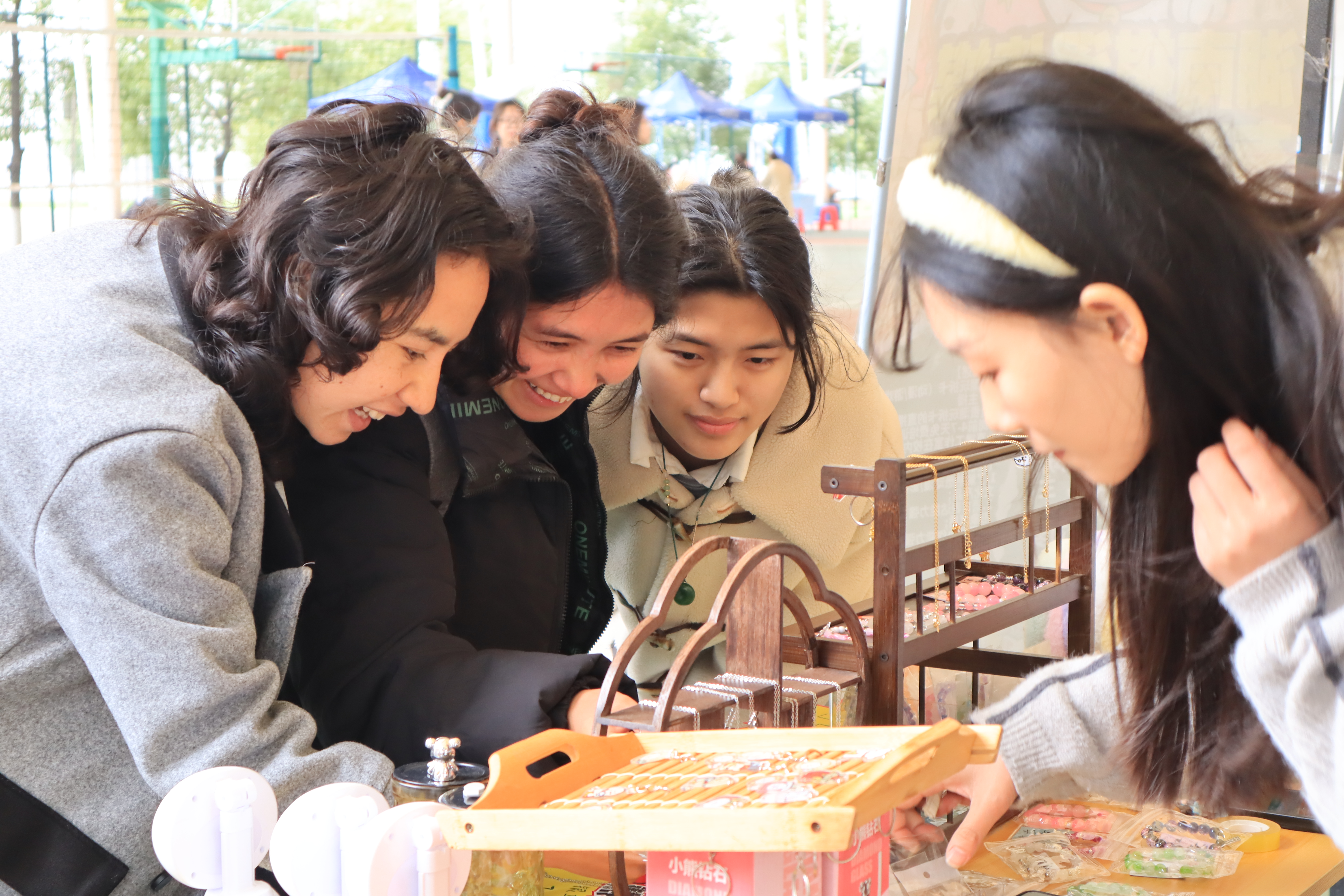 3月7日，我校女大学生创新创业“实战演练”火热开展