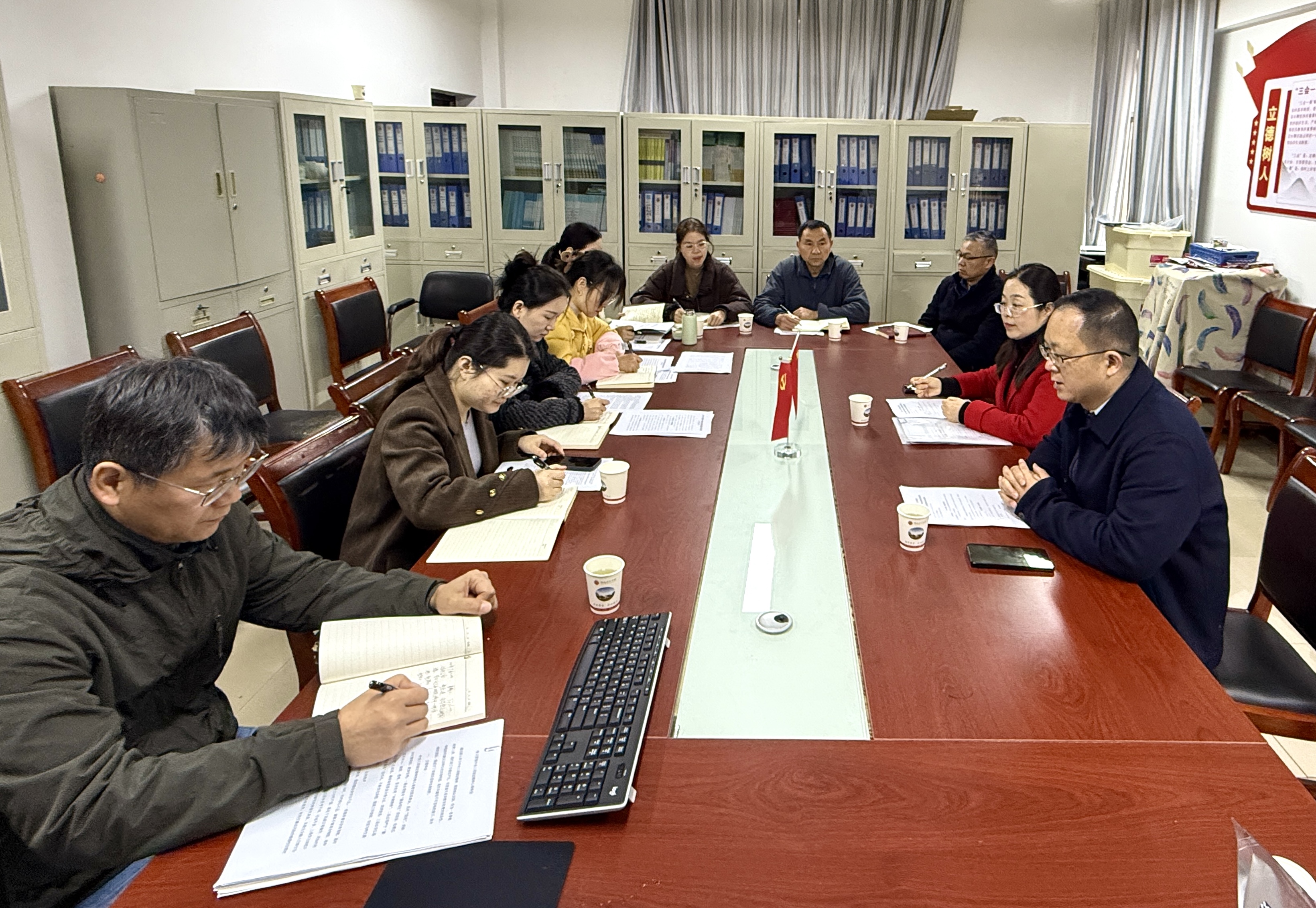 资产管理处与财务处联合党支部召开 2025 年度组织生活会