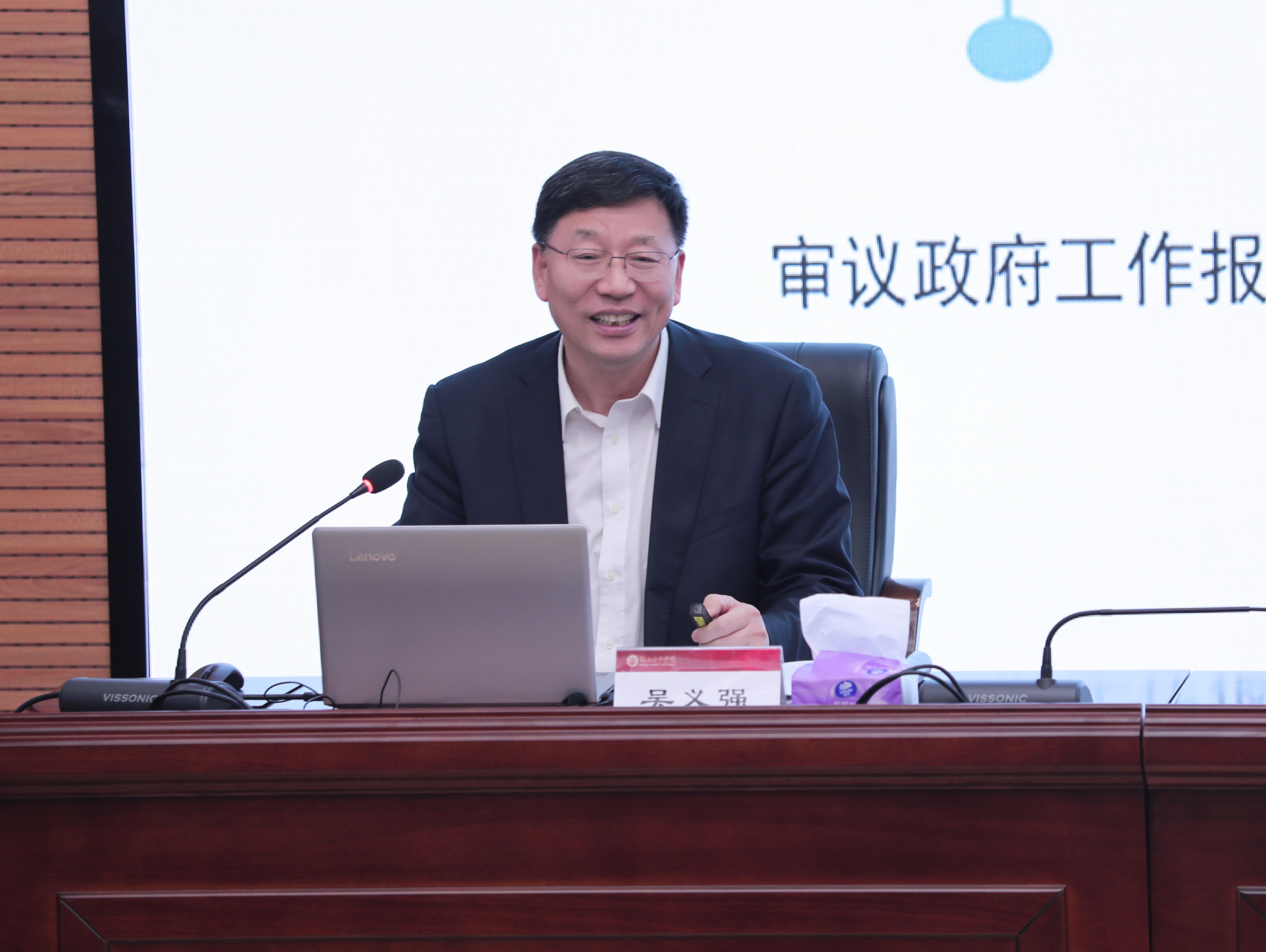 3月24日,全国人大代表、中南林业科技大学党委书记吴义强来校作传达学习