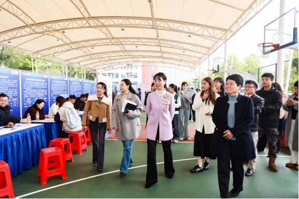 近200家名企乘春风送岗 我校举办大型供需见面会