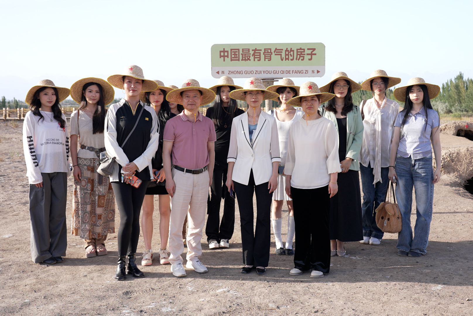 5月19日，我校师生走进新疆第十三师红星二场沉浸式感悟兵团军垦岁月