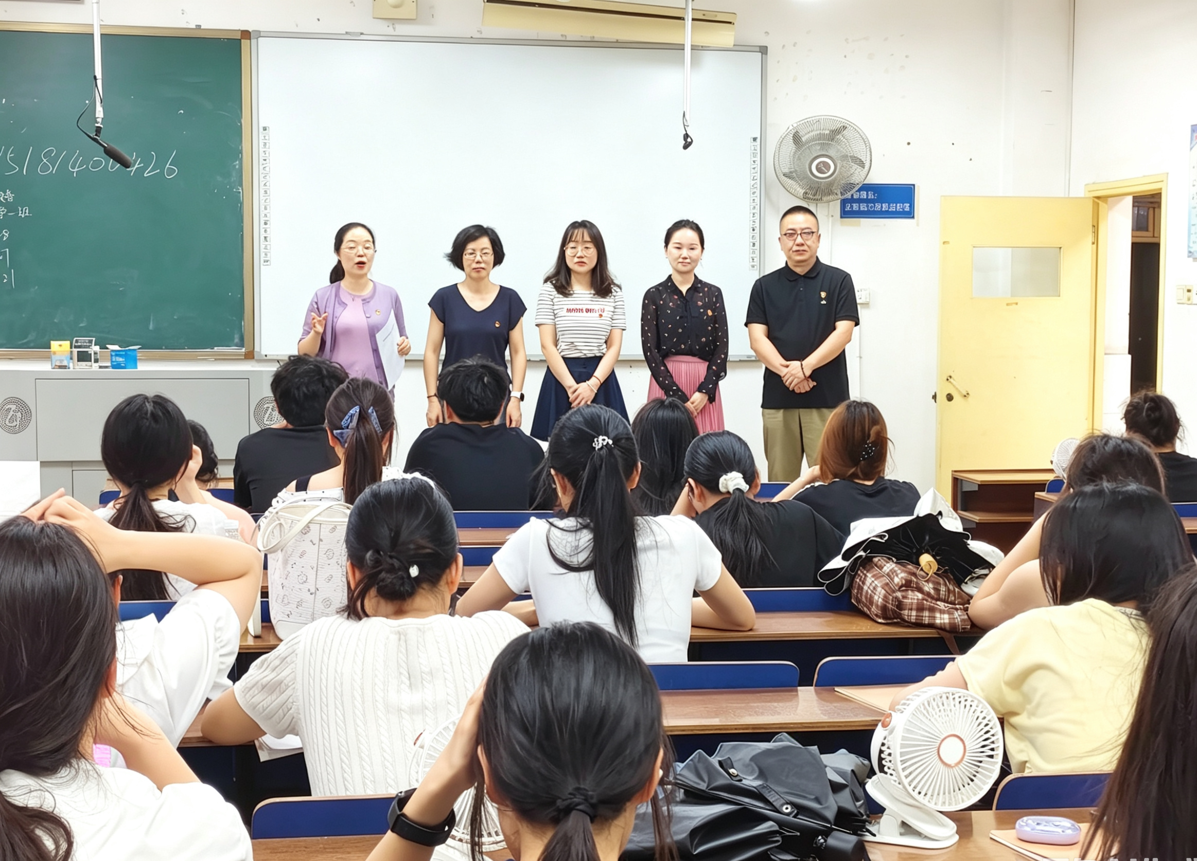 “研途领航·职引未来”——388vip太阳集团官网与财务处联合党支部与联系班级开展主题班会