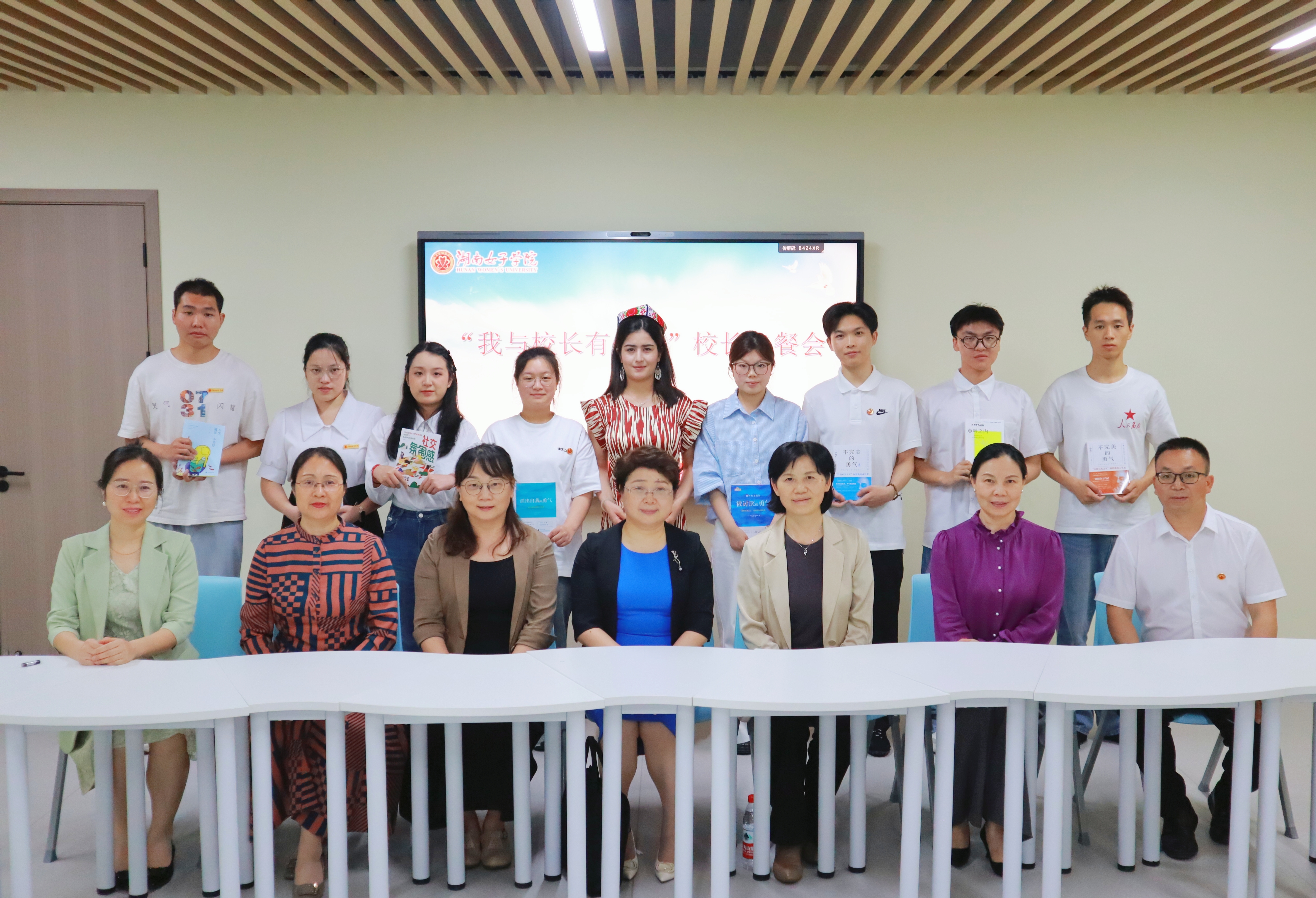 6月11日,我校举办“我与校长有个约:校长午餐会”活动