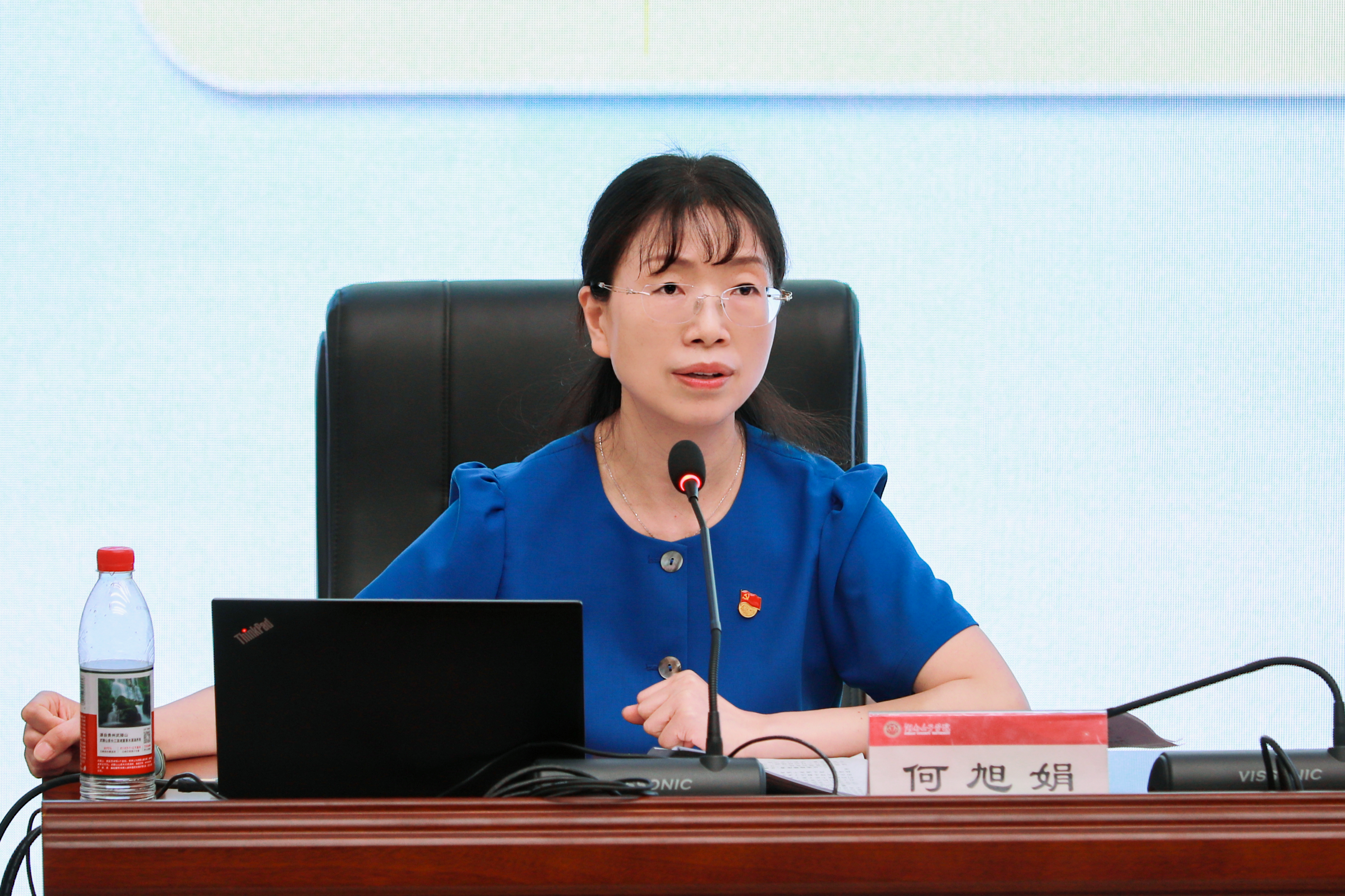 7月6日,校党委书记何旭娟为机关党委全体党员上专题党课