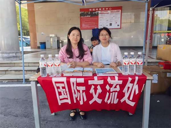 迎新服务零距离 国际交流伴成长